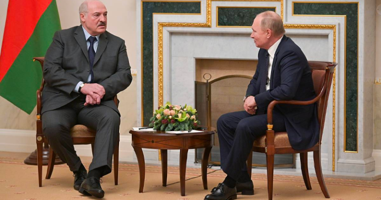 Belarus prezidenti Rusiya ilə birgə regional hərbi birləşmə haqqında razılığa gəldiyini açıqlayıb