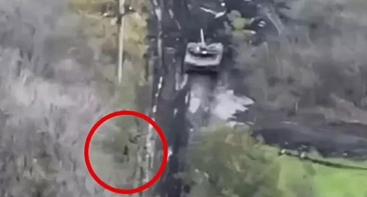 Ukraynalı əsgərin Rusiya tankını təkbaşına məhv etdiyi GÖRÜNTÜLƏR gündəm oldu – ANBAAN VİDEO
