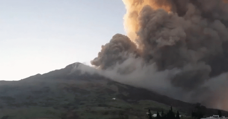 İtaliyada təbii fəlakət: Stromboli vulkanı püskürdü