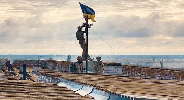 Dneprin sol sahilində də Ukrayna bayrağı qaldırıldı