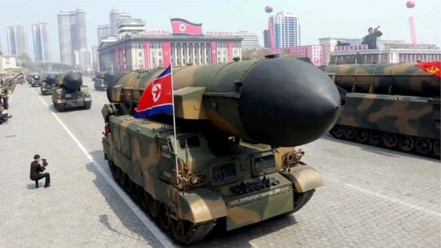 Britaniya Şimali Koreyanı nüvə raket proqramından imtina etməyə çağırdı