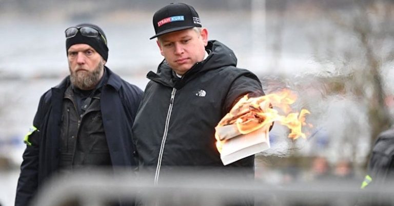 İsveç paytaxtında “Quran”ın yandırılması ilə əlaqədar Türkiyədə etirazlar davam edir