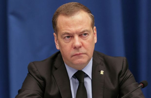 Medvedev Almaniyanın xarici işlər nazirini “faydalı axmaq” adlandırdı – FOTO