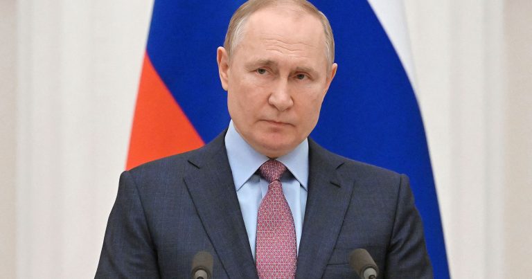 Vladimir Putin: Rusların bir etnos kimi yoxa çıxmaq təhlükəsi var