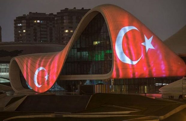 Heydər Əliyev Mərkəzinin binası Türkiyənin Dövlət bayrağı rəngində işıqlandırılacaq