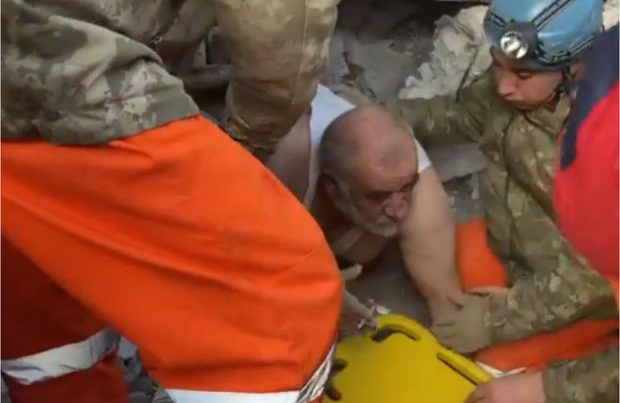 Türkiyədə daha bir nəfər dağıntılar altından sağ çıxarıldı – VİDEO