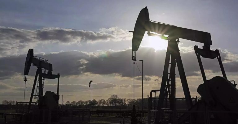 2023-cü ilin yanvar ayında Rusiyanın neft-qaz gəlirləri 40 % azalıb