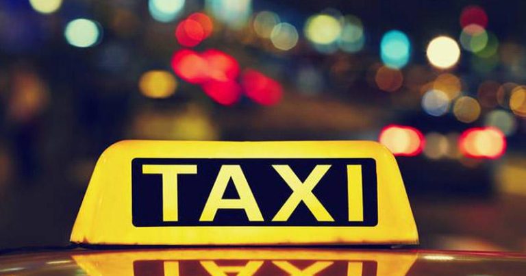 Bakıda taksi sürücüsünü sükan arxasında DÖYÜBLƏR: qəza törədib – FOTO