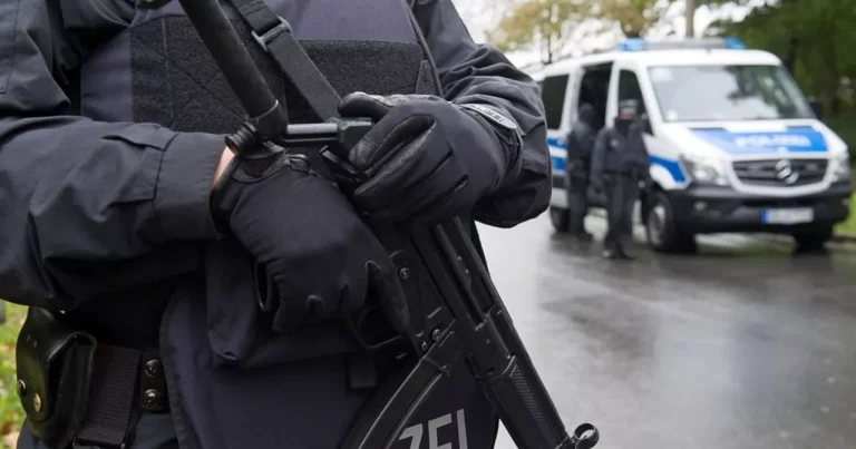 Almaniyada kilsəyə silahlı hücum: 7 ölü