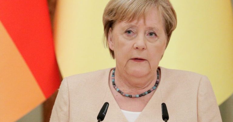 Merkel Kiyevə xəyanəti etiraf etmədi