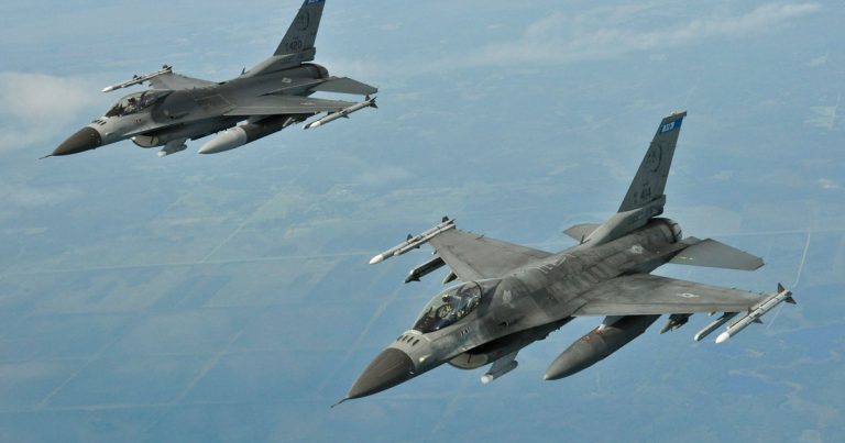 Ağ ev ukraynalı pilotların F-16-da təlim keçməsinə icazə vermir