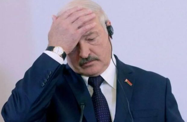 Lukaşenko əli sarğılı halda ictimaiyyət qarşısına çıxdı – FOTO
