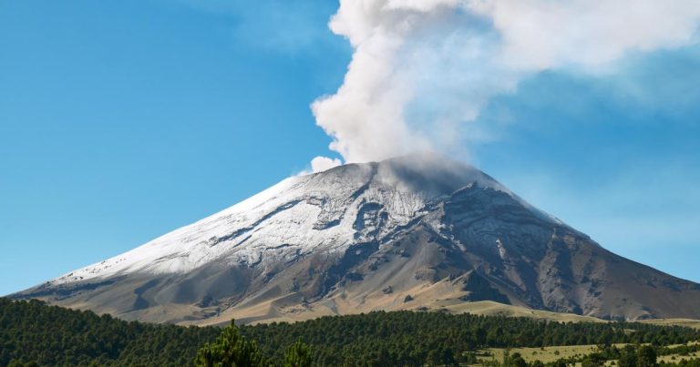 Meksikada Popokatepetl vulkanı püskürdü: Əhaliyə xəbərdarlıq edildi