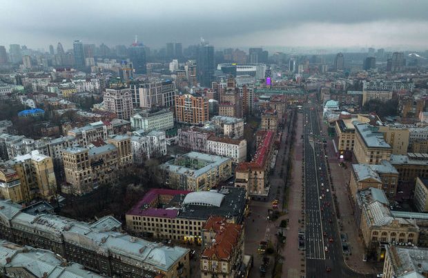 Kiyev üzərində vurulan raketin qalıqları şəhərdəki obyektlərə ciddi ziyan vurub