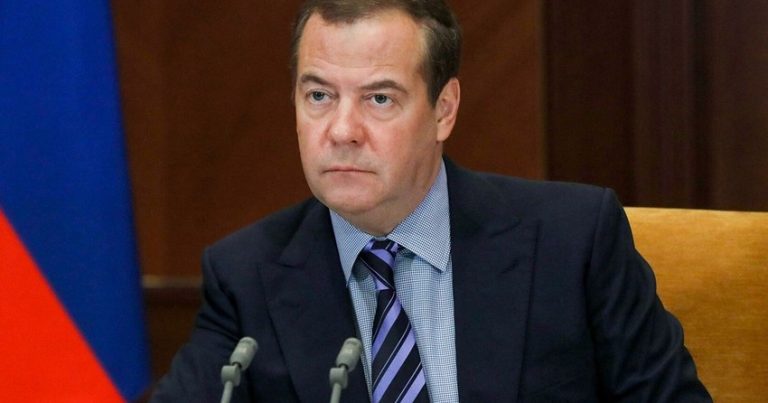 Dmitri Medvedev Kiyev rejimini məhv etməyə çağırdı