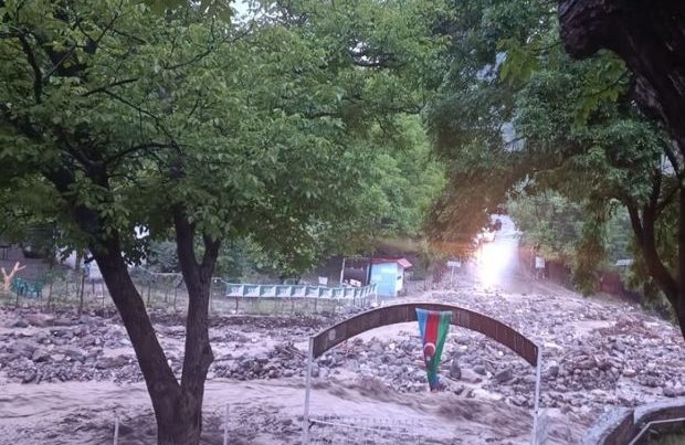 Güclü yağış səbəbindən İsmayıllı-Lahıc yolu bağlandı – YENİLƏNİB + VİDEO