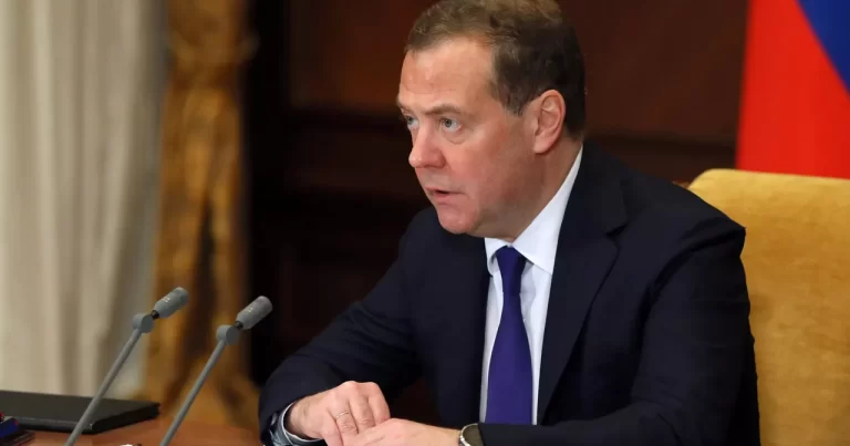 Medvedev: Rusiyada hərbi texnika istehsalı ən yüksək səviyyəyə çatıb