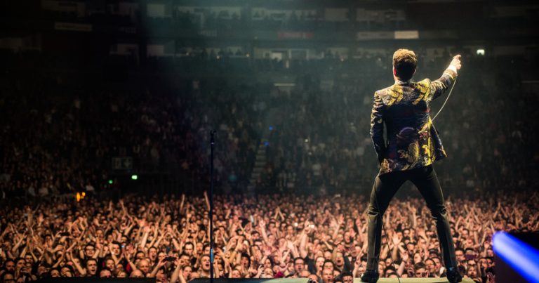 Gürcüstanda “The Killers” alternativ rok qrupunun konsertində incident baş verib: Rusiyalı nağara ifaçısı