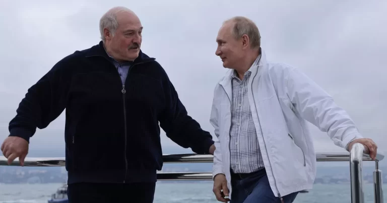 Lukaşenkonun doğum gününü qeyd edən Putin: Rusiya və Belarus bütün çətinlikləri birlikdə dəf edəcək qədər güclüdür