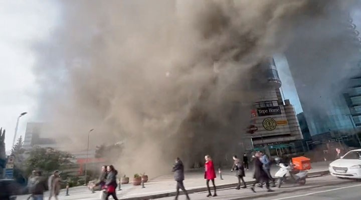 İstanbulun mərkəzində yanğın – Mədəniyət Mərkəzinin binası yandı
