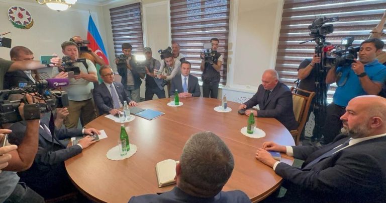 Yevlax görüşü Azərbaycan bayrağı altında keçirilir – Separatizm bitdi – İlk VİDEO – FOTO