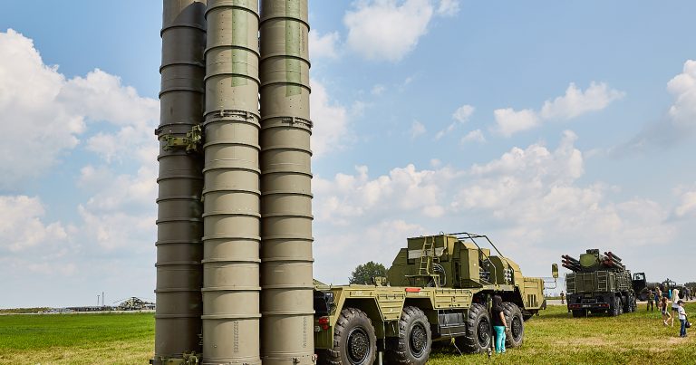Türkiyə Rusiya istehsalı S-400 hava hücumundan müdafiə sistemlərini istifadə etmək niyyətindir