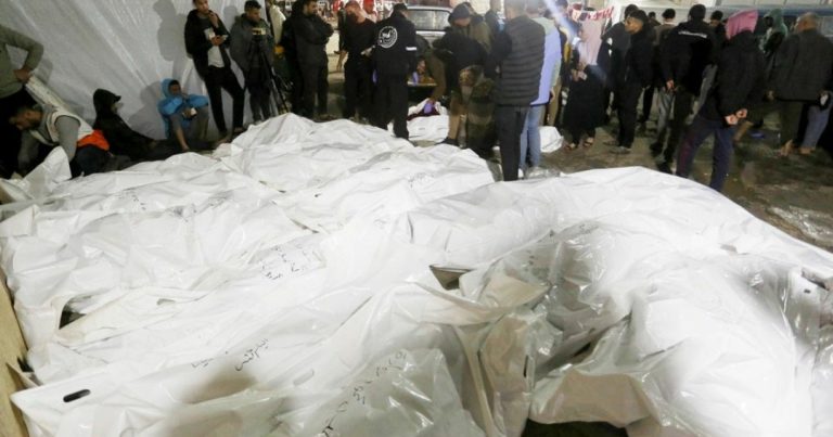 İsrail qaçqın düşərgəsini yenidən vurdu: Ölənlər çoxdur