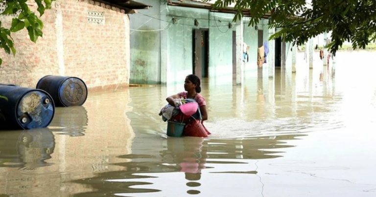 Hindistanda şiddətli yağışlar can aldı