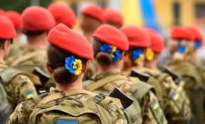 Döyüşə qadınlar gedir: Ukrayna MN qadınlar üçün 50 min dəst hərbi geyim sifariş etdi
