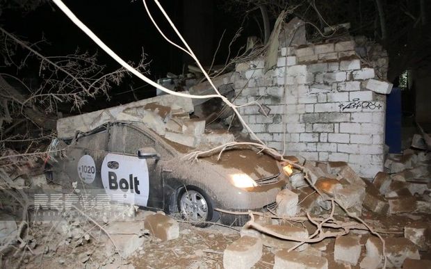 Bakıda güclü partlayış: Yaralı var, 10-dan çox avtomobilə ziyan dəyib – FOTO/VİDEO