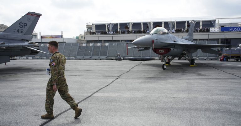 Danimarka: “F-16-lar Ukrayna Silahlı Qüvvələrinə verilə bilməz”