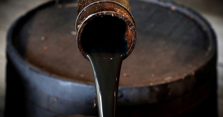 “Qazprom Neft” 2024-cü ildə dünya bazarında neftin qiymətini proqnozlaşdırıb