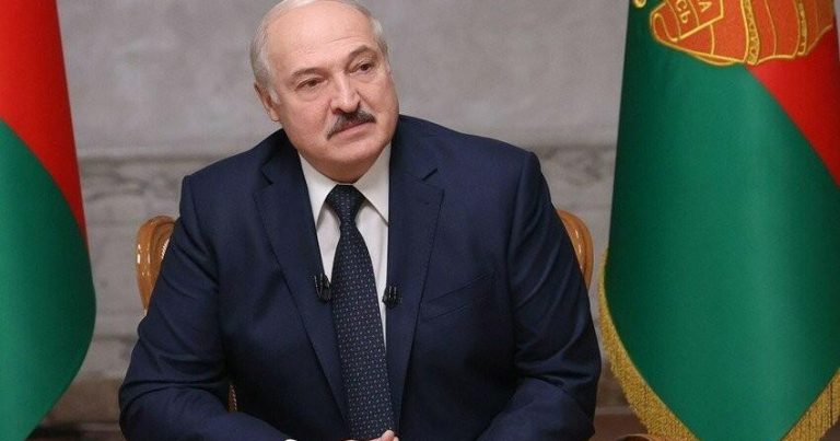 Lukaşenko Moskvaya getdi – Həmin qadın onunladır / VİDEO