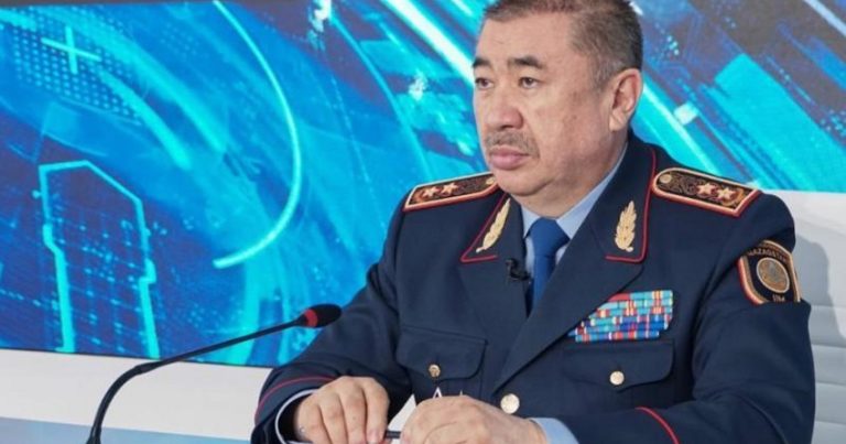 Qazaxıstanın sabiq daxili işlər naziri Erlan Turqumbayev saxlanılıb