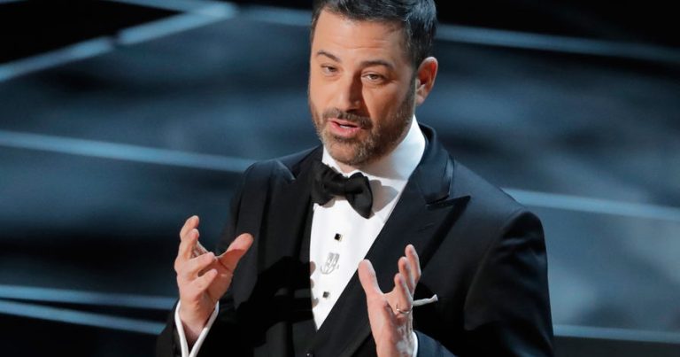 Amerikalı aparıcı Trampın qələbəsi ilə bağlı canlı yayımda göz yaşı töküb