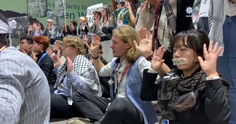 Bakıda, COP29 sammitində skandal etiraz aksiyası: “Vəd etdiklərinizi yerinə yetirin!” – VİDEO