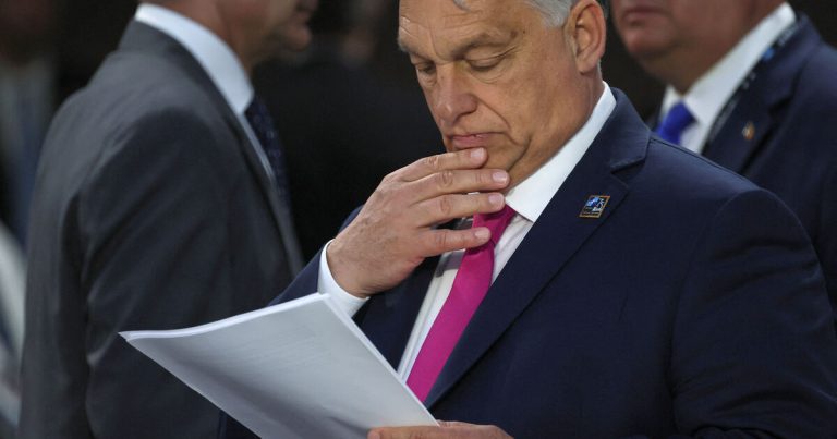 Orban Aİ-nin Rusiyaya qarşı sanksiyalarına yenidən baxmağa çağırıb