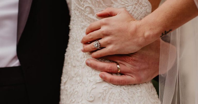 Toy günü xəyanəti öyrənən gəlin məclisdən qaçdı – FOTO