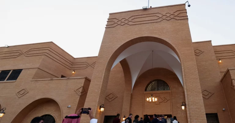 İranın Hələbdəki konsulluğuna hücum olub