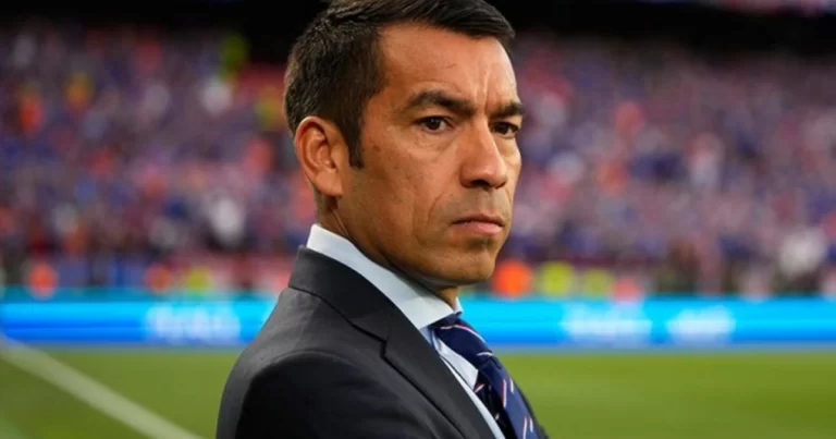 “Beşiktaş” klubunun baş məşqçisi istefa verdi