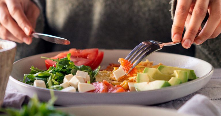 Həkim səhər yeməyindən imtina edilsə bədəndə baş verə biləcək dəyişikliklər barədə xəbərdarlıq edib