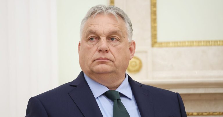 Orban Brüsselin Macarıstanda çevriliş etməyə hazır olduğunu elan edib