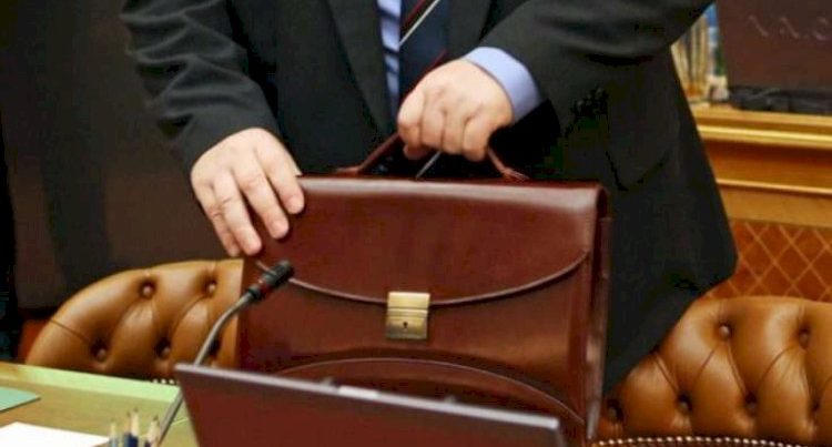 Azərbaycanda bu deputatlar nəqliyyatdan pulsuz istifadə edə BİLMƏYƏCƏKLƏR