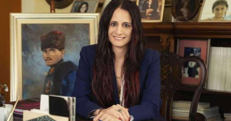 Türkiyənin ən varlı qadını – Sərvəti dodaq uçuqlatdı – FOTO