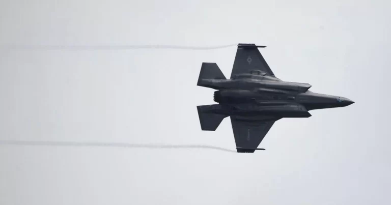 ABŞ və Böyük Britaniya Yəməndə husilərin hədəflərinə hava zərbələri endirib