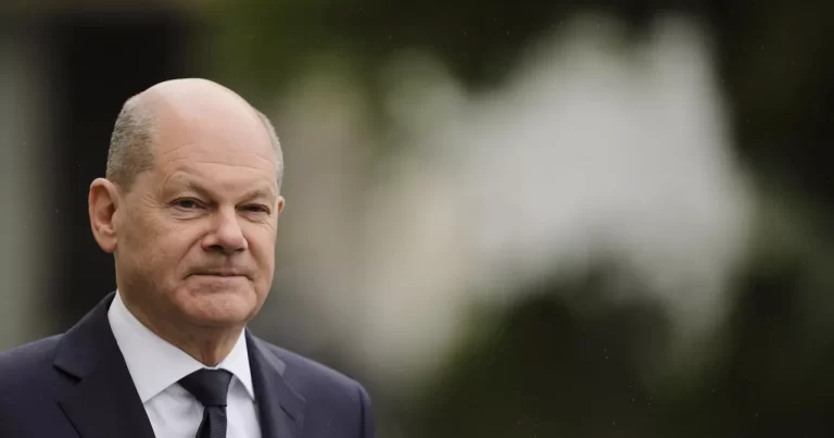 Şolts Ukrayna ilə bağlı seçdiyi siyasətdən qürur duyduğunu bildirib