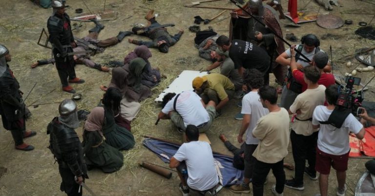 “Azərbaycan Atabəyləri” tənqid edildi: “Dost-tanışlar toplaşıblar, deyiblər, aktyorluğu bacarırıq, film çəkək…”