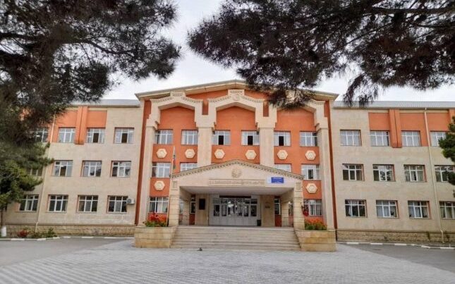 Bakının bu məktəbində biabırçılıq: al-əlvan geyinib Putini… – FOTO