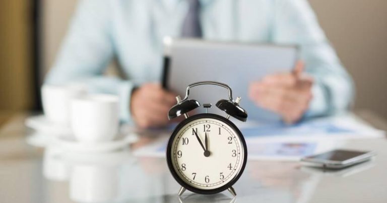 Azərbaycanda bu günlərdə iş vaxtı bir saat tez qurtaracaq – RƏSMİ