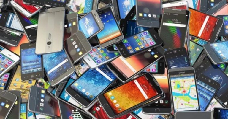Tovuzda 6300 manatlıq mobil telefonlar oğurlanıb